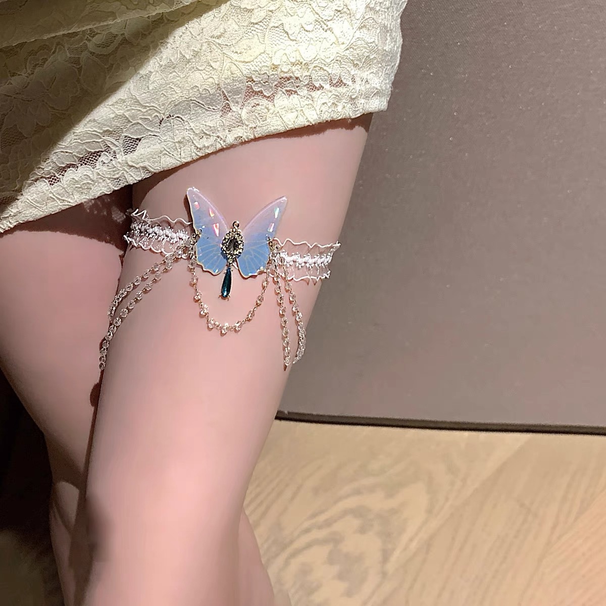 Body Jewels - Fashionable Butterfly Pattern Elastic Lace Leg